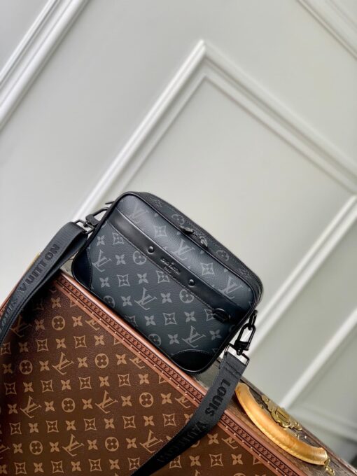 LV M46955 Alpha Messenger