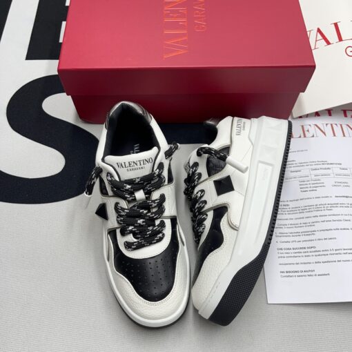 Valentino One Stud Low Black White