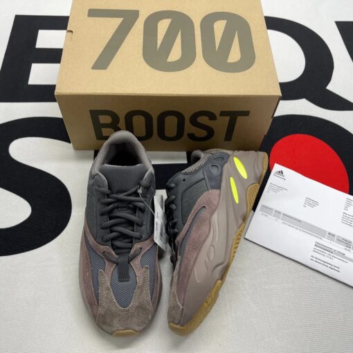 Yeezy 700 Mauve